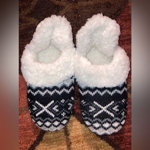 ‼️LOWEST PRICE‼️ NWOT Muk Luks Slippers